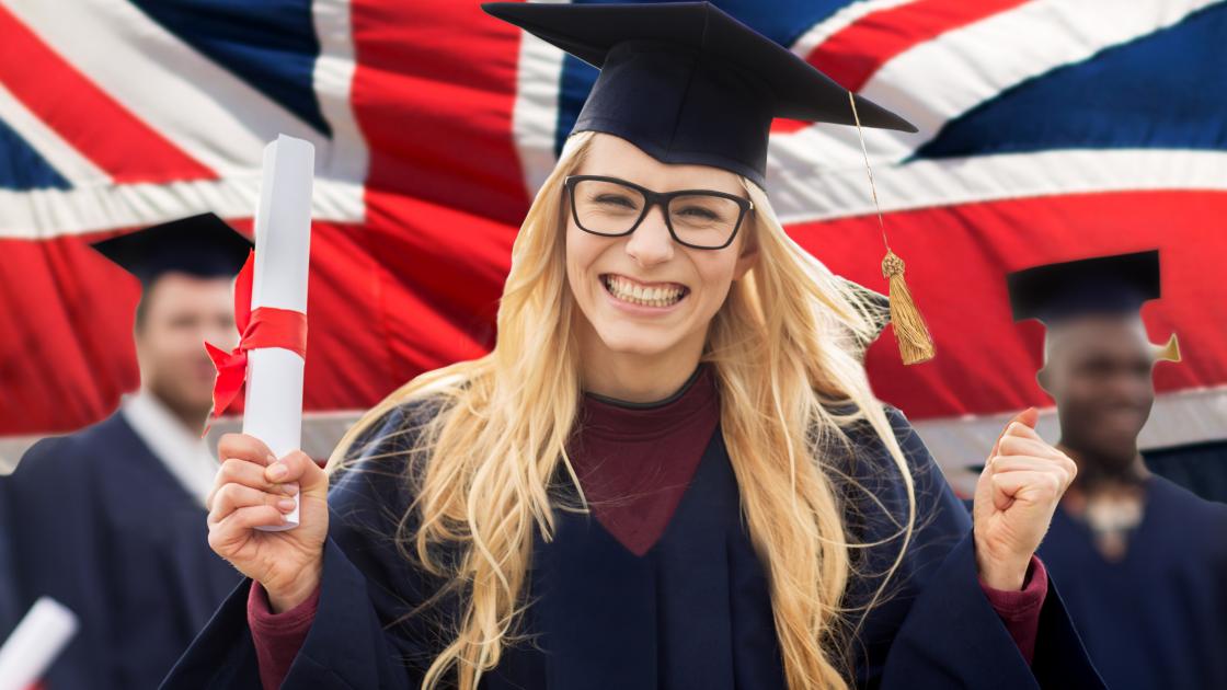 Foto de estudante de intercâmbio obtendo o Diploma A-Levels no Reino Unido