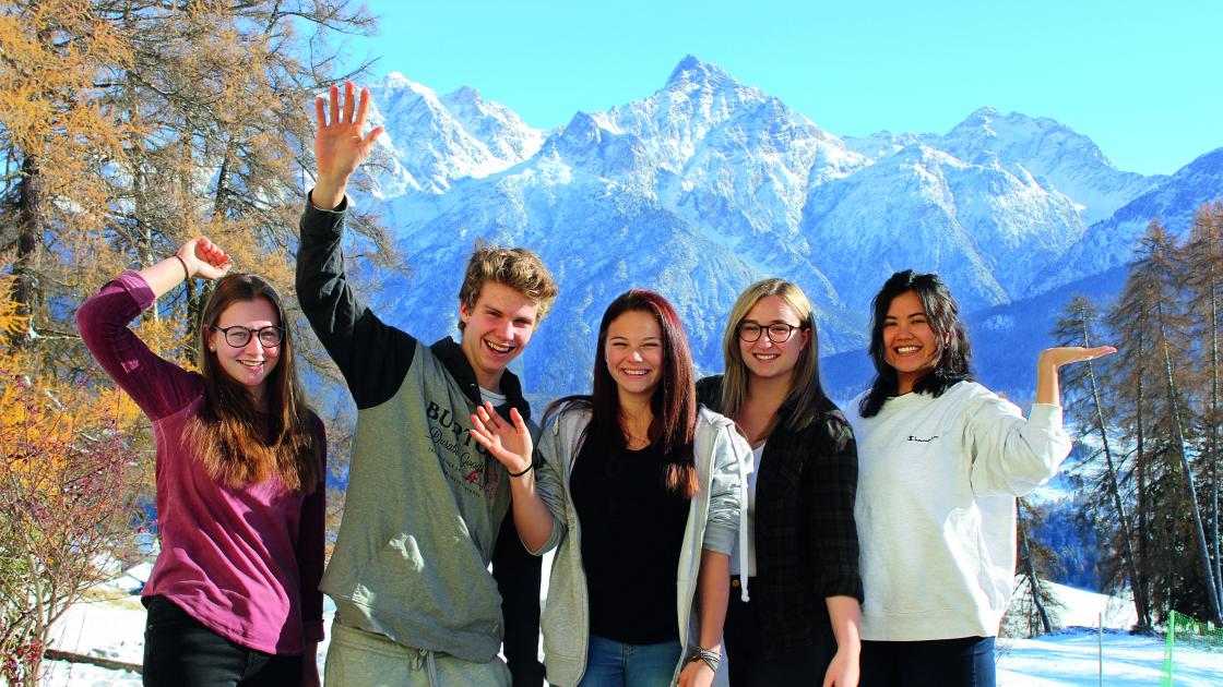 Foto de estudantes internacionais de Ensino Médio High School na Suíça