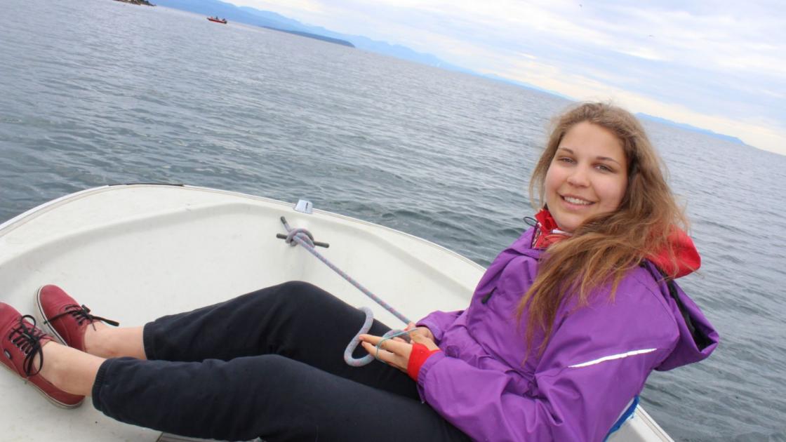 Foto de estudante de intercâmbio high school no exterior praticando vela no Canadá Foto de estudante de intercâmbio high school no exterior praticando vela no Canadá