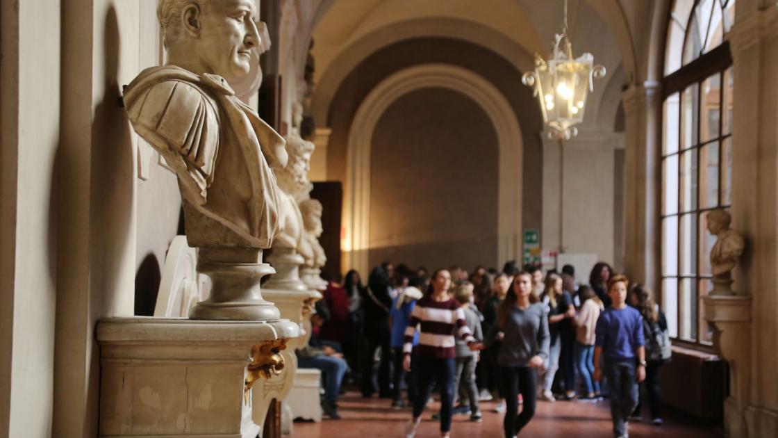 Estudantes de ensino médio no exterior na Europa em escola particular na Itália