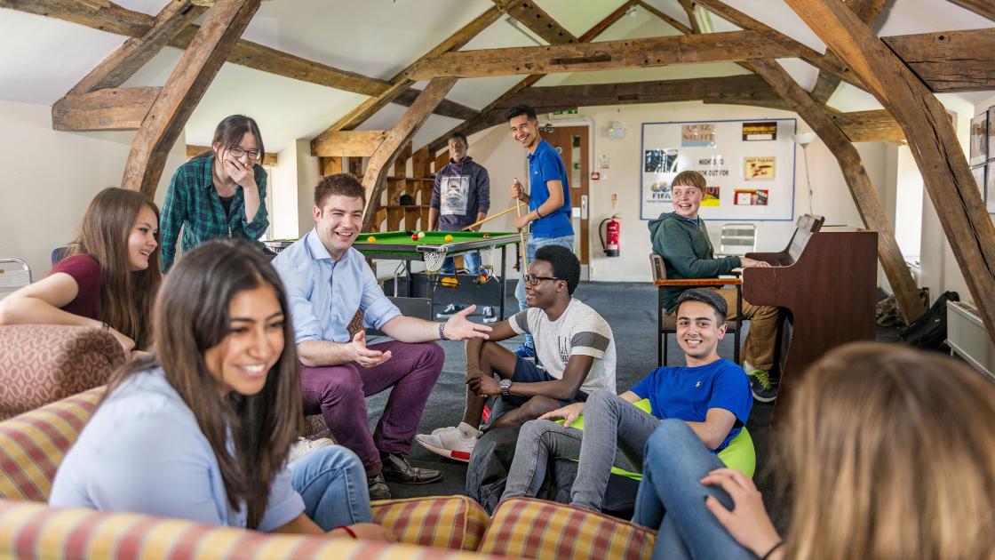 Foto de estudantes estrangeiros em residência de escola privada na Espanha Foto de estudantes estrangeiros em residência de escola privada na Espanha