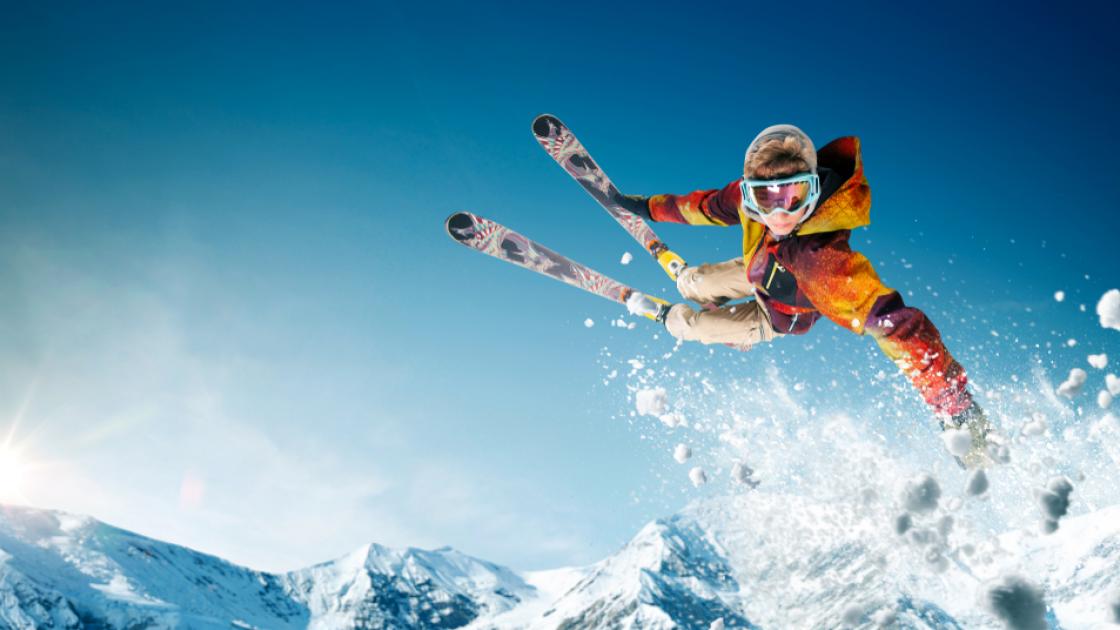 Foto de estudante de intercâmbio de high school na Suíça praticando snowboard